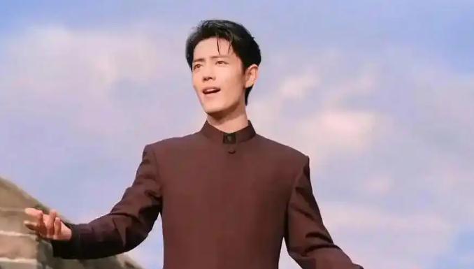 肖战长城上演唱《我和我的祖国》